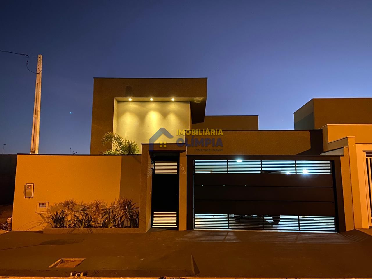 Casa à venda com 3 quartos, 300m² - Foto 1