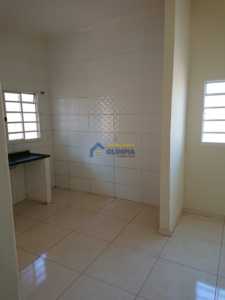 Casa à venda com 2 quartos, 70m² - Foto 4