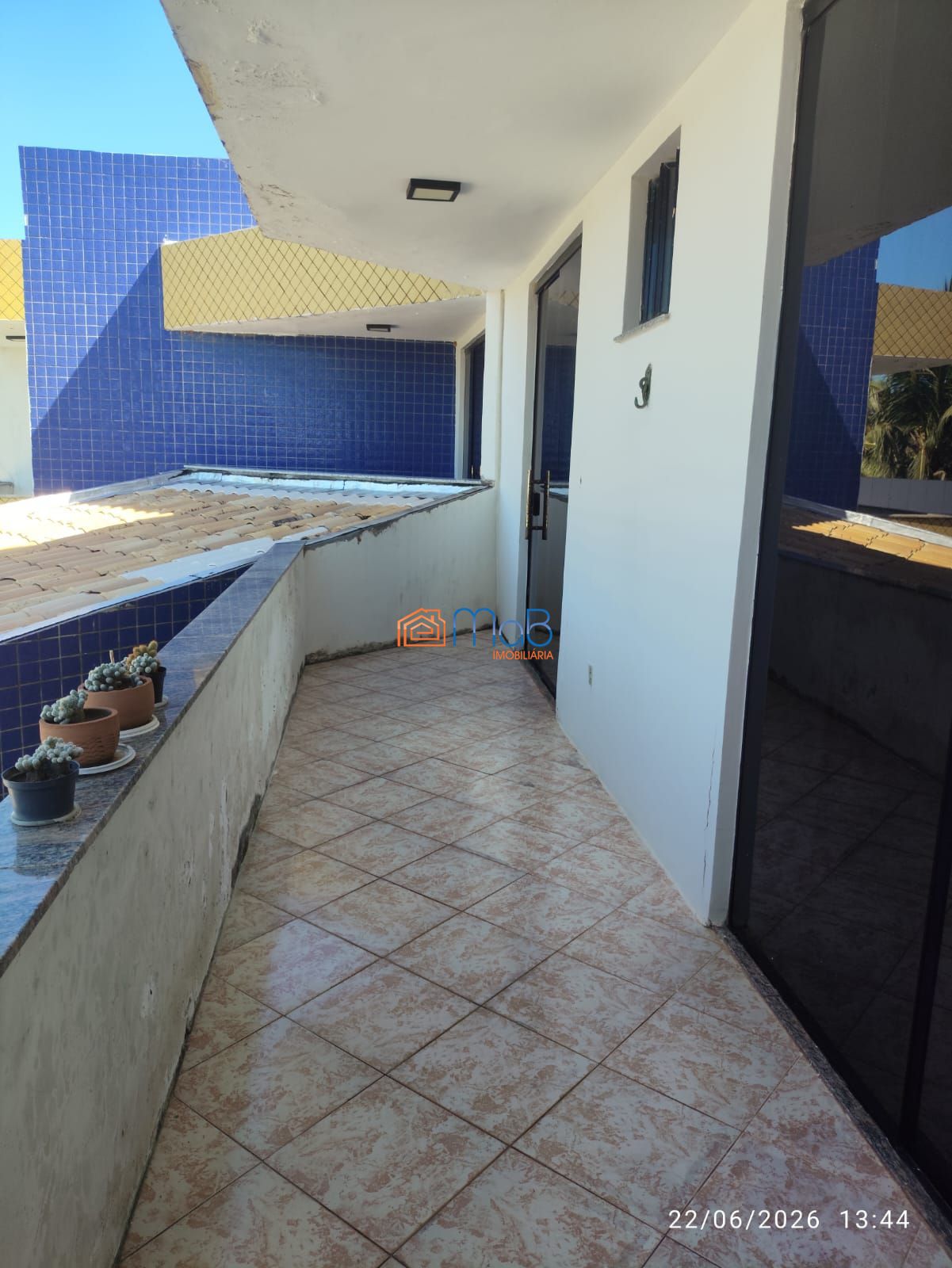 Casa ampla com 4 suítes, quintal e garagem para 4 carros – terreno de 350m²