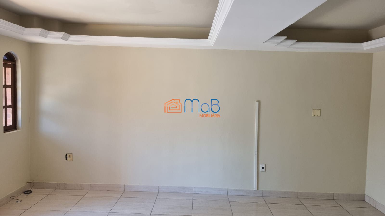 Casa com sobrado, terraço e kitnets no visconde