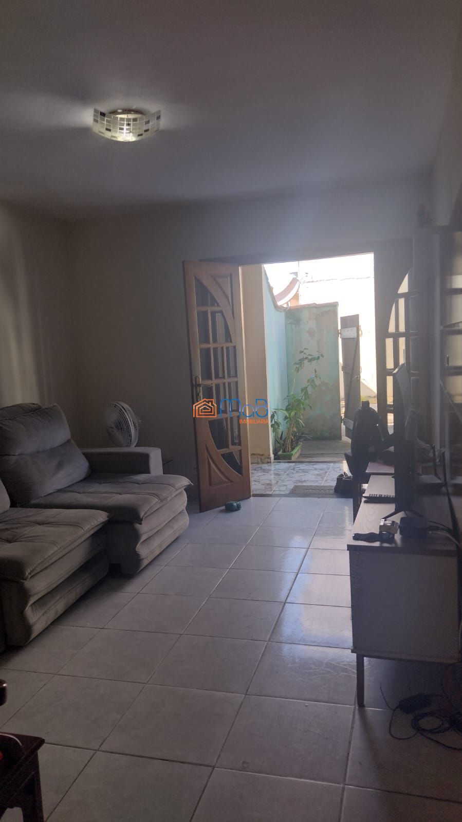 Casa 3 apartamentos com renda de R$3.500/mês. Imóvel versáti