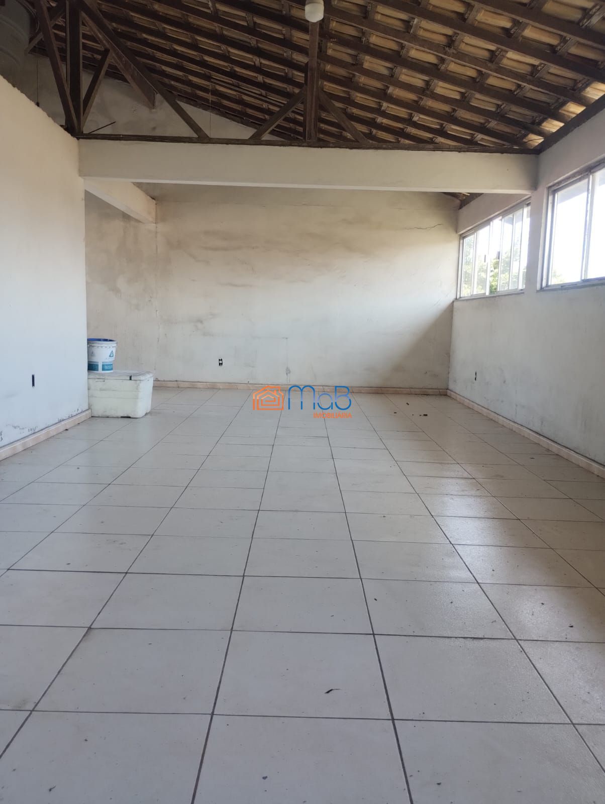 Incrível casa de 3 andares à venda!