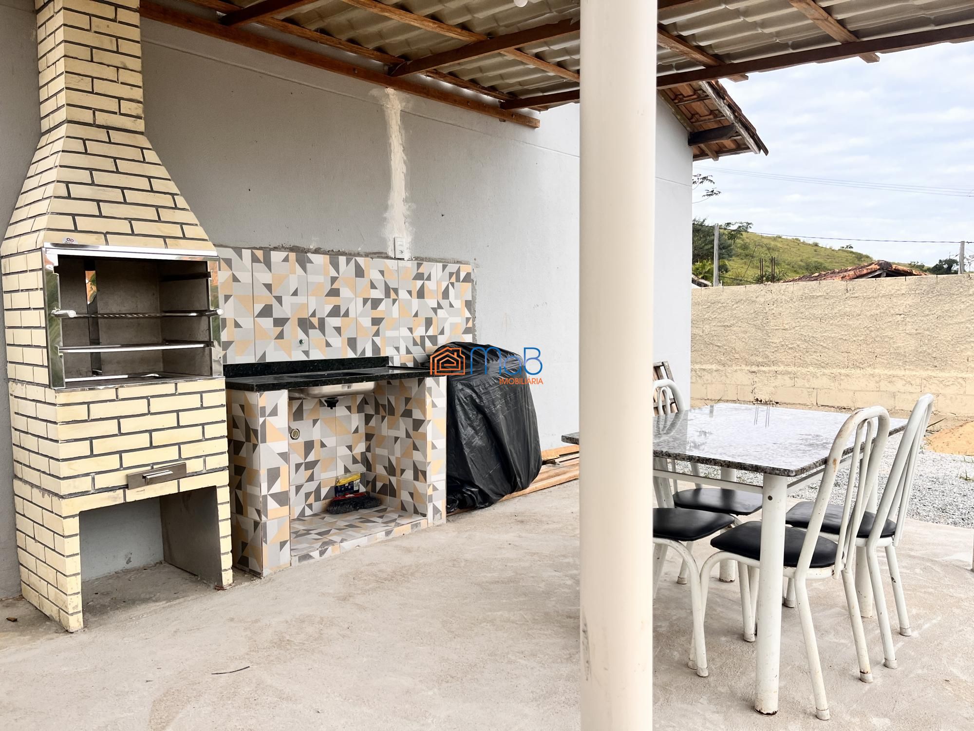 Linda casa com quintal e churrasqueira no Village da Serra