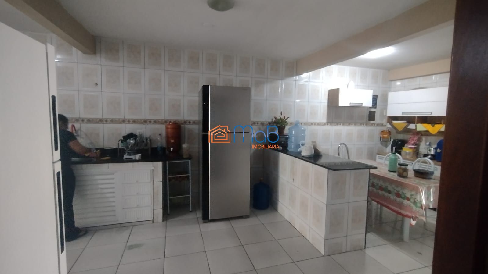 Casa 3 apartamentos com renda de R$3.500/mês. Imóvel versáti