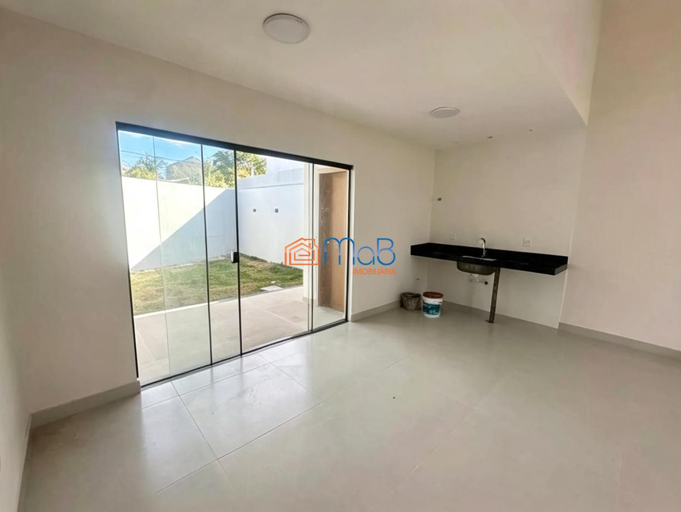 Casa Linear à Venda no Vale das Palmeiras – Macaé/RJ