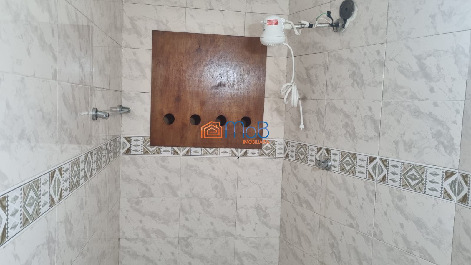 Casa Com Sobrado, Terraço e Kitnets no Visconde