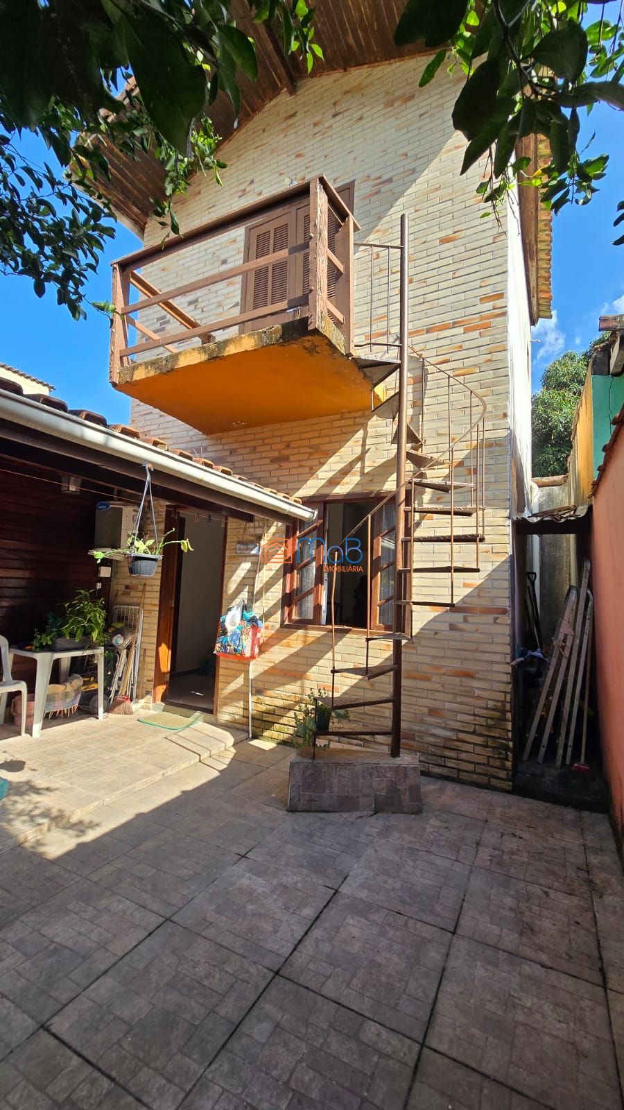 Casa à venda em trapóleo – amplo espaço e excelente estrutura!