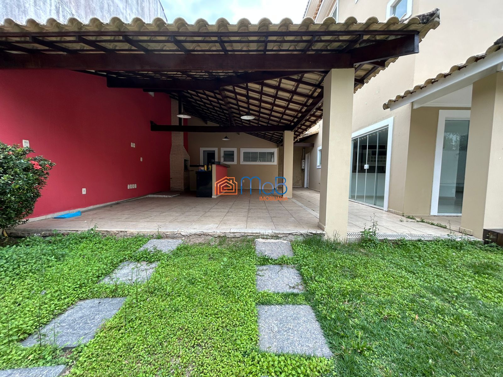 Casa espaçosa de 3 quartos com terraço, vista pra lagoa e ár