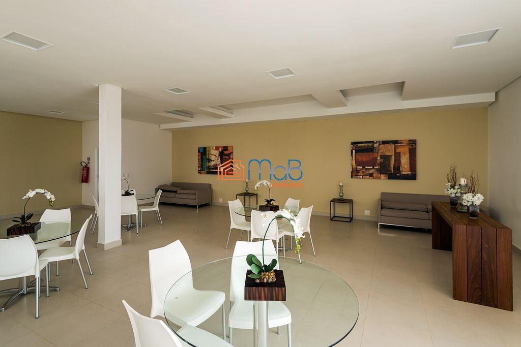 Apartamento com 3 quartos (1 suíte) com moveis planejados.
