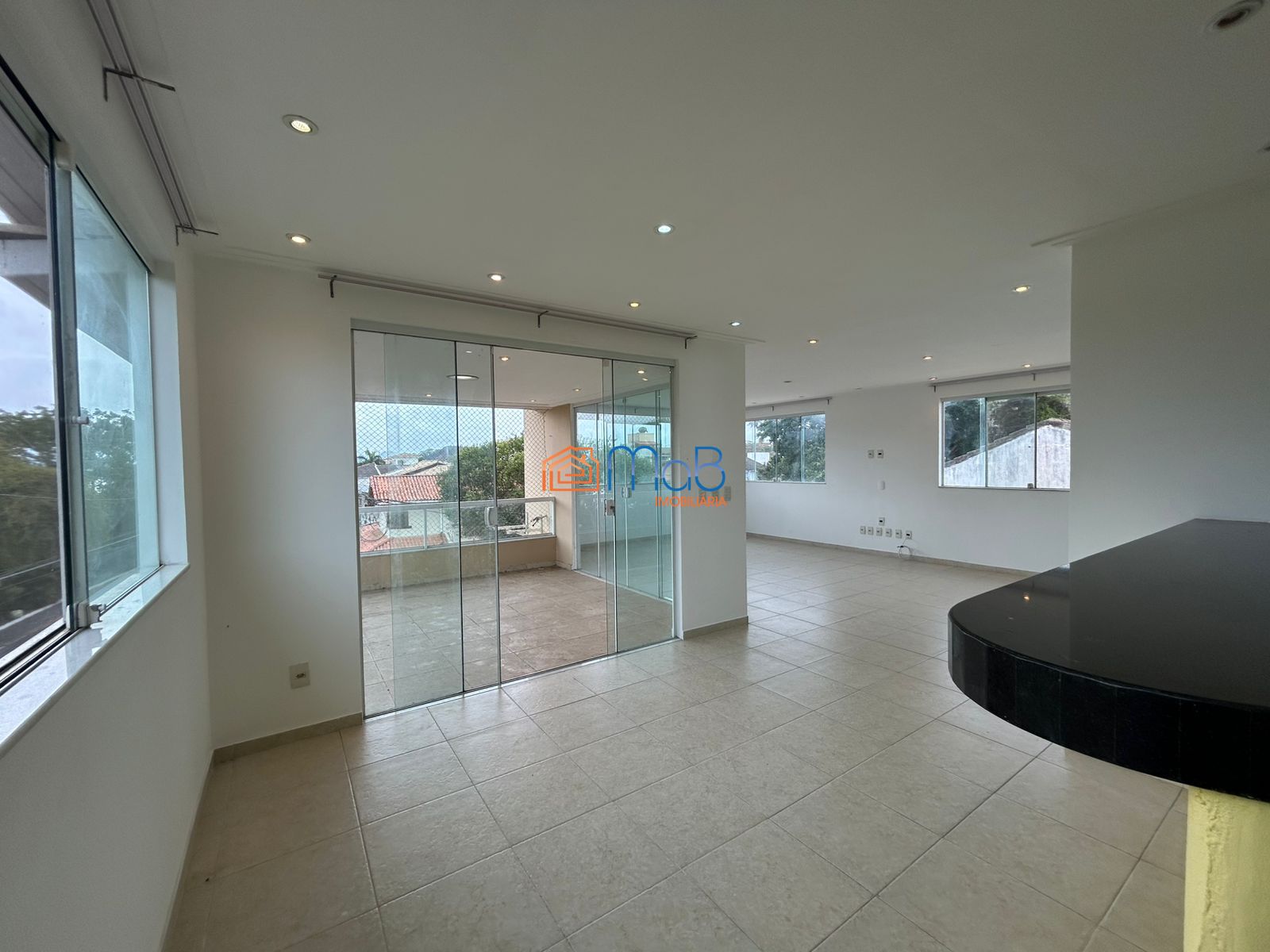 Casa espaçosa de 3 quartos com terraço, vista pra lagoa e ár
