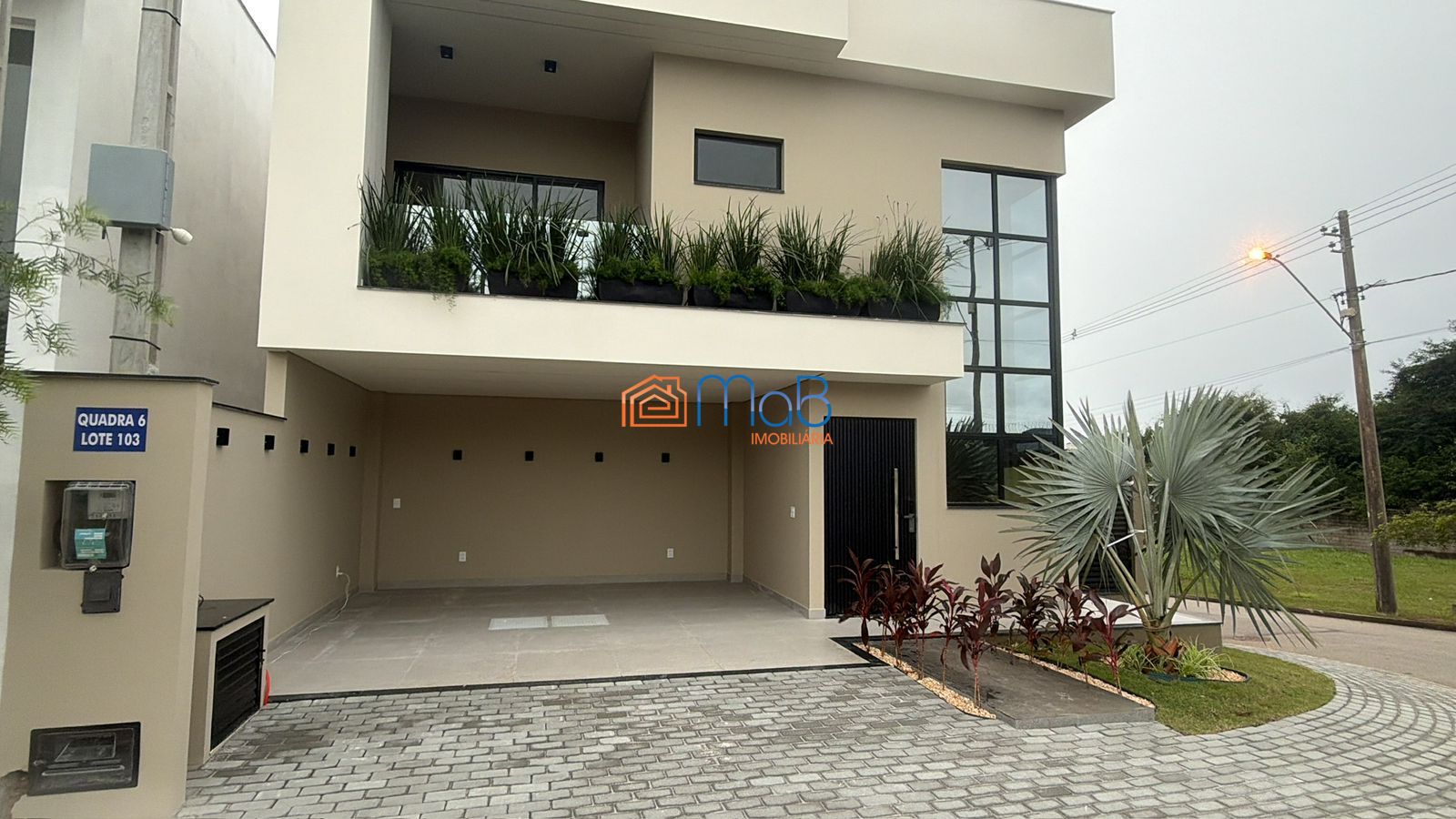 Casa de alto padrão em macaé, no condomínio residencial do b
