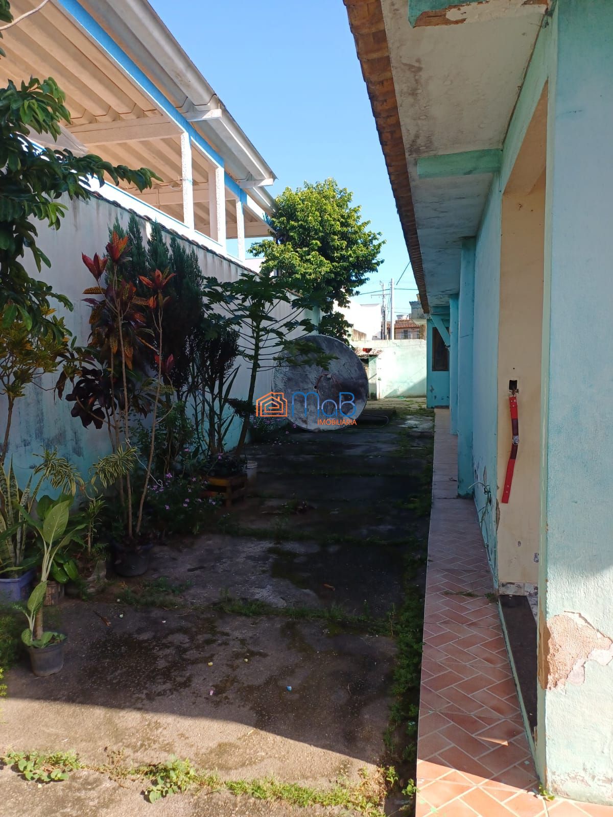 Casa 3 apartamentos com renda de R$3.500/mês. Imóvel versáti