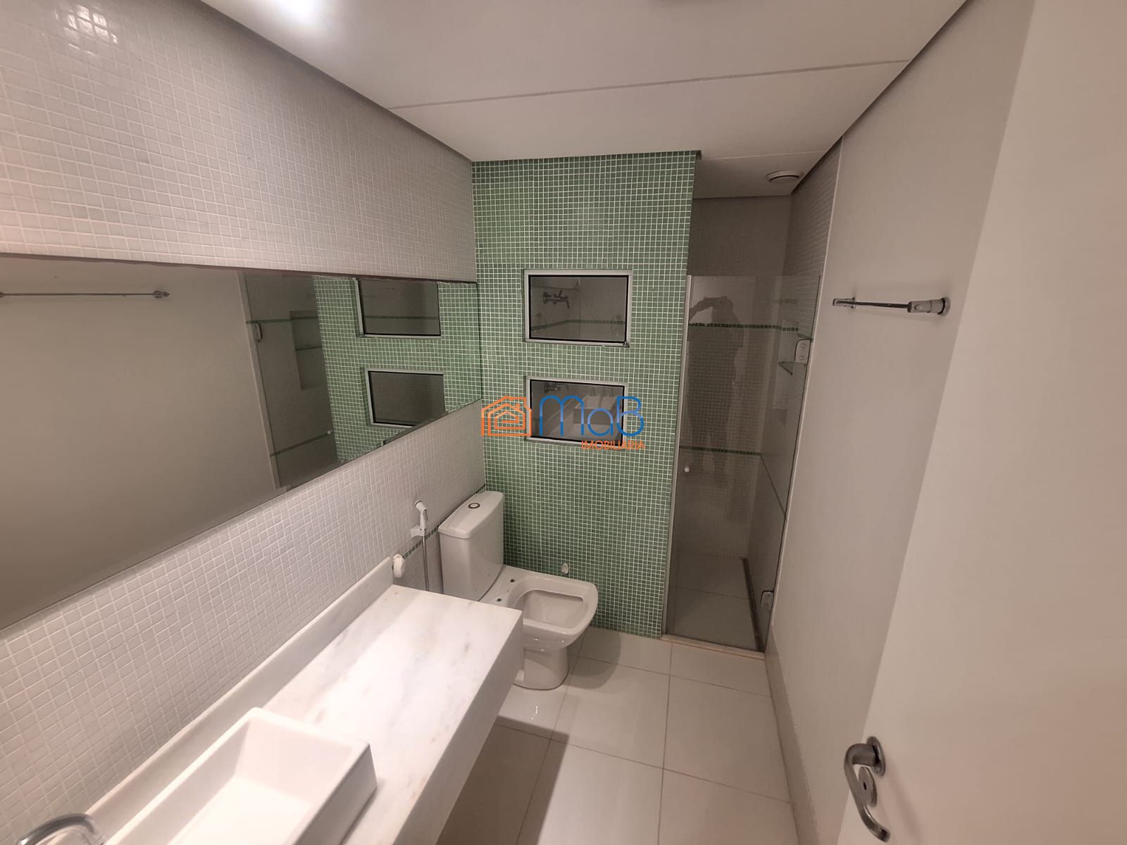 Apartamento de frente para o mar no condomínio costa esmeral