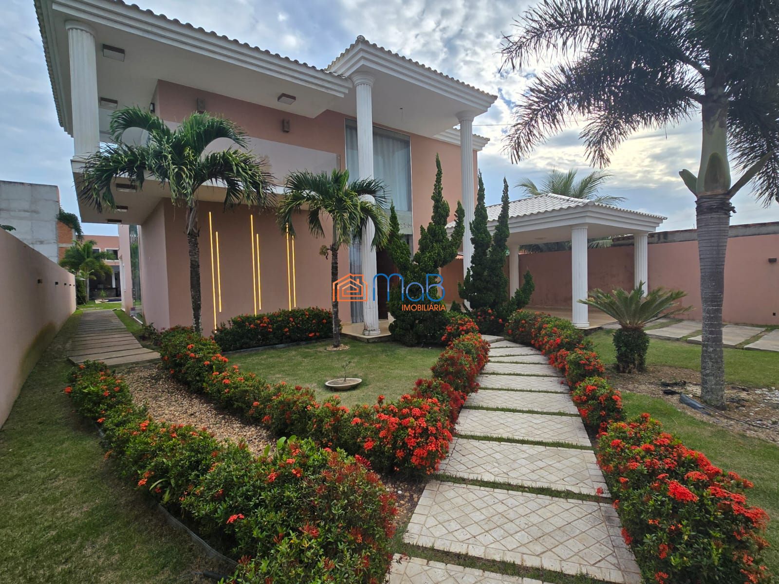 Exclusividade em Rio das Ostras! Sua Casa de Alto Padrão na Enseada das Gaivotas