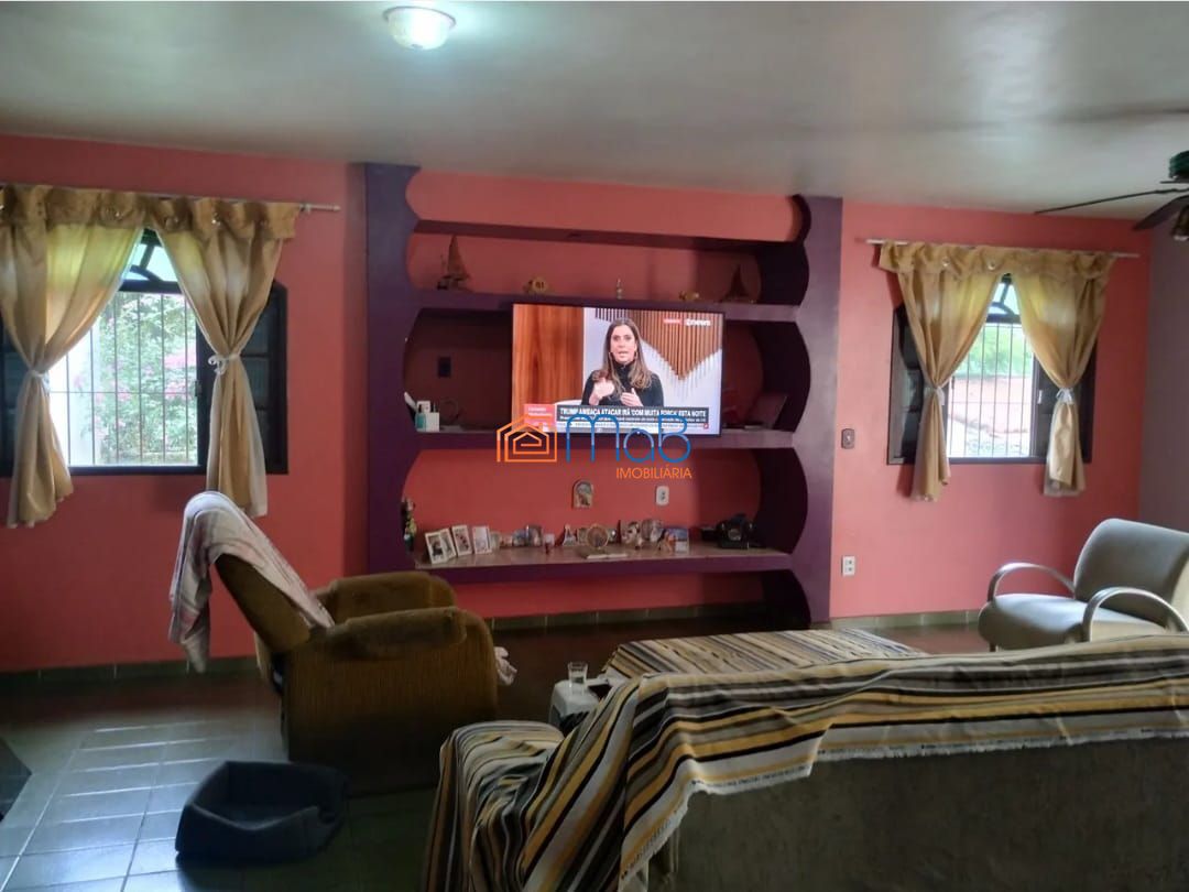 Excelente casa em área para investimento