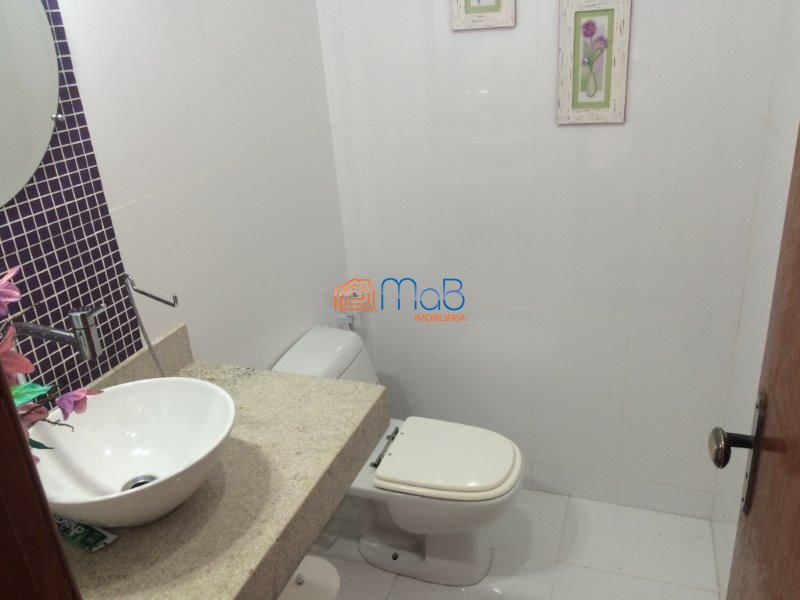 Casa à venda com 4 quartos, 270m² - Foto 1