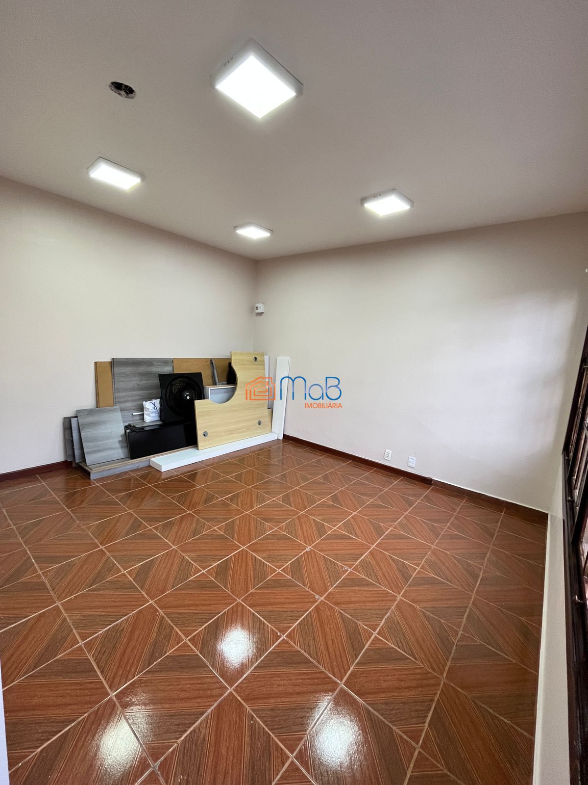 Casa à venda com 4 quartos, 200m² - Foto 4