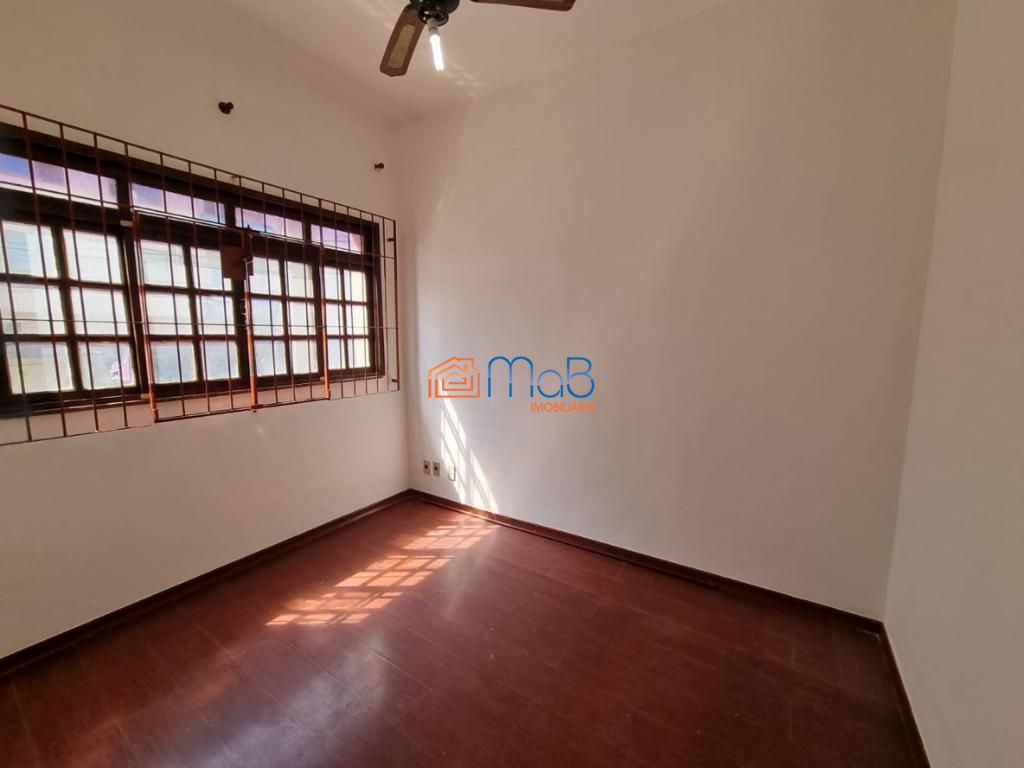 Casa à venda com 3 quartos, 158m² - Foto 2