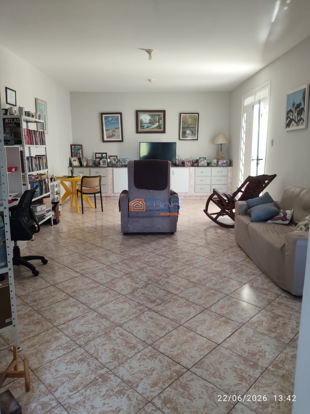 Casa ampla com 4 suítes, quintal e garagem para 4 carros – terreno de 350m²