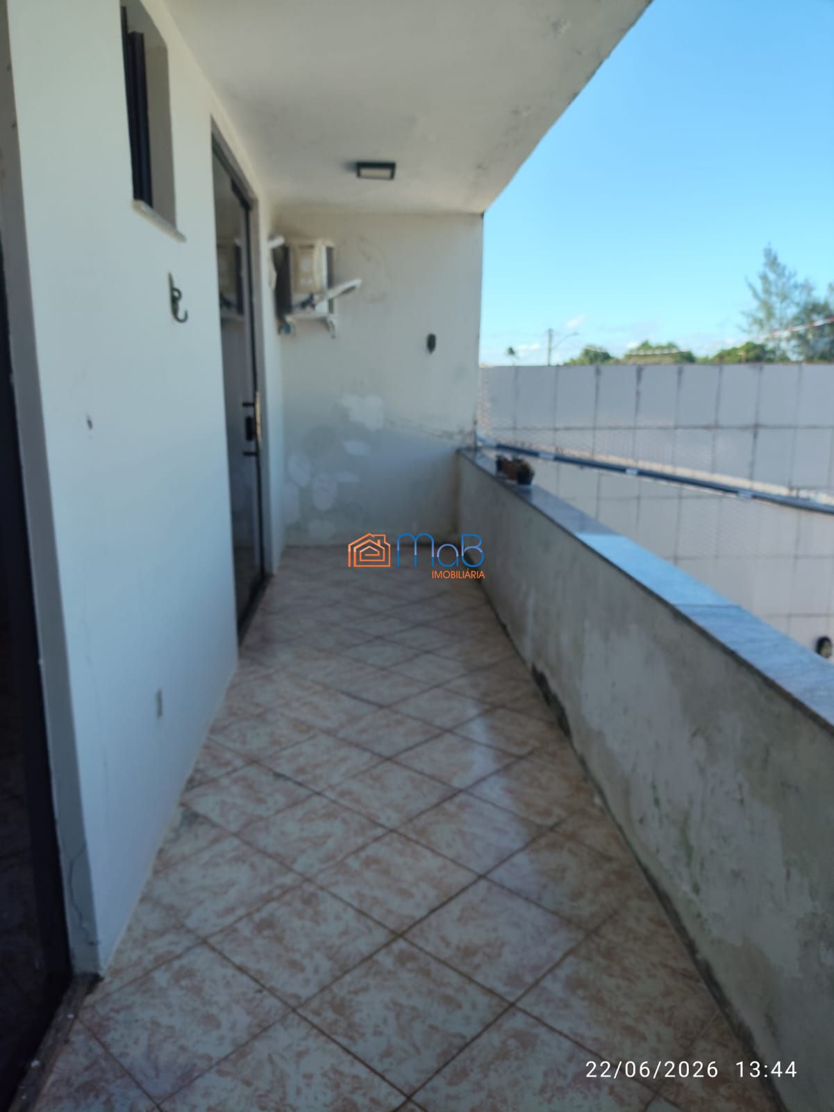 Casa ampla com 4 suítes, quintal e garagem para 4 carros – terreno de 350m²