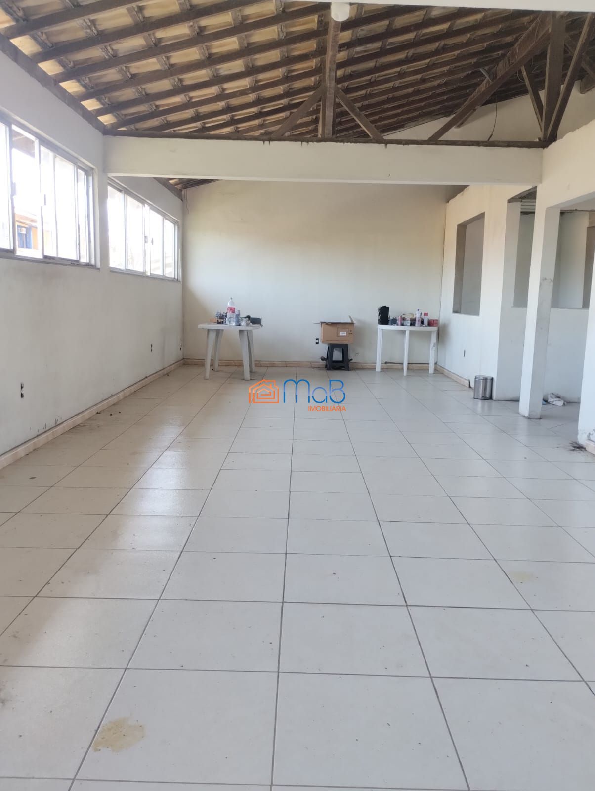 Incrível Casa de 3 Andares à Venda!