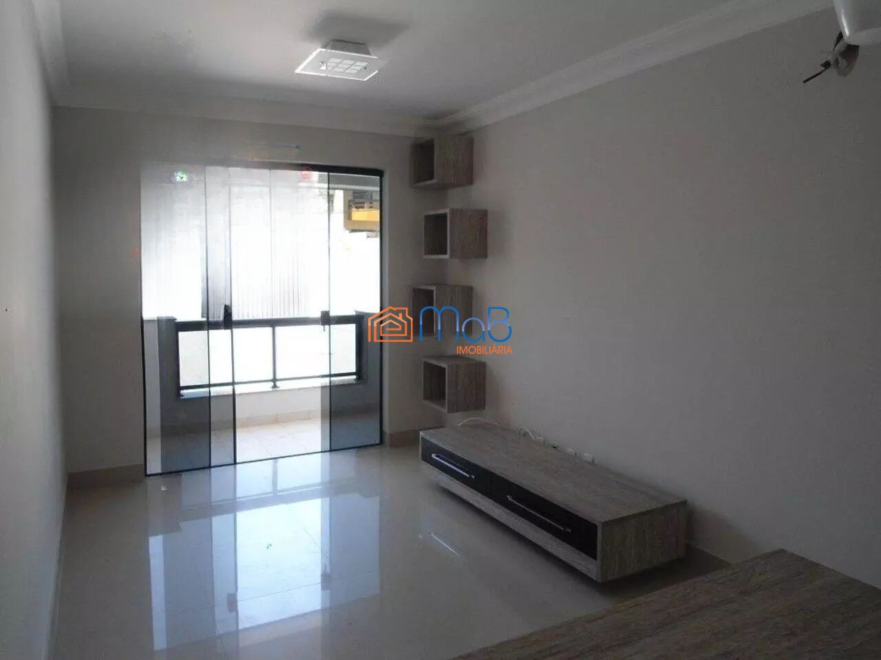 Apartamento à venda com 2 quartos, 70m² - Foto 3