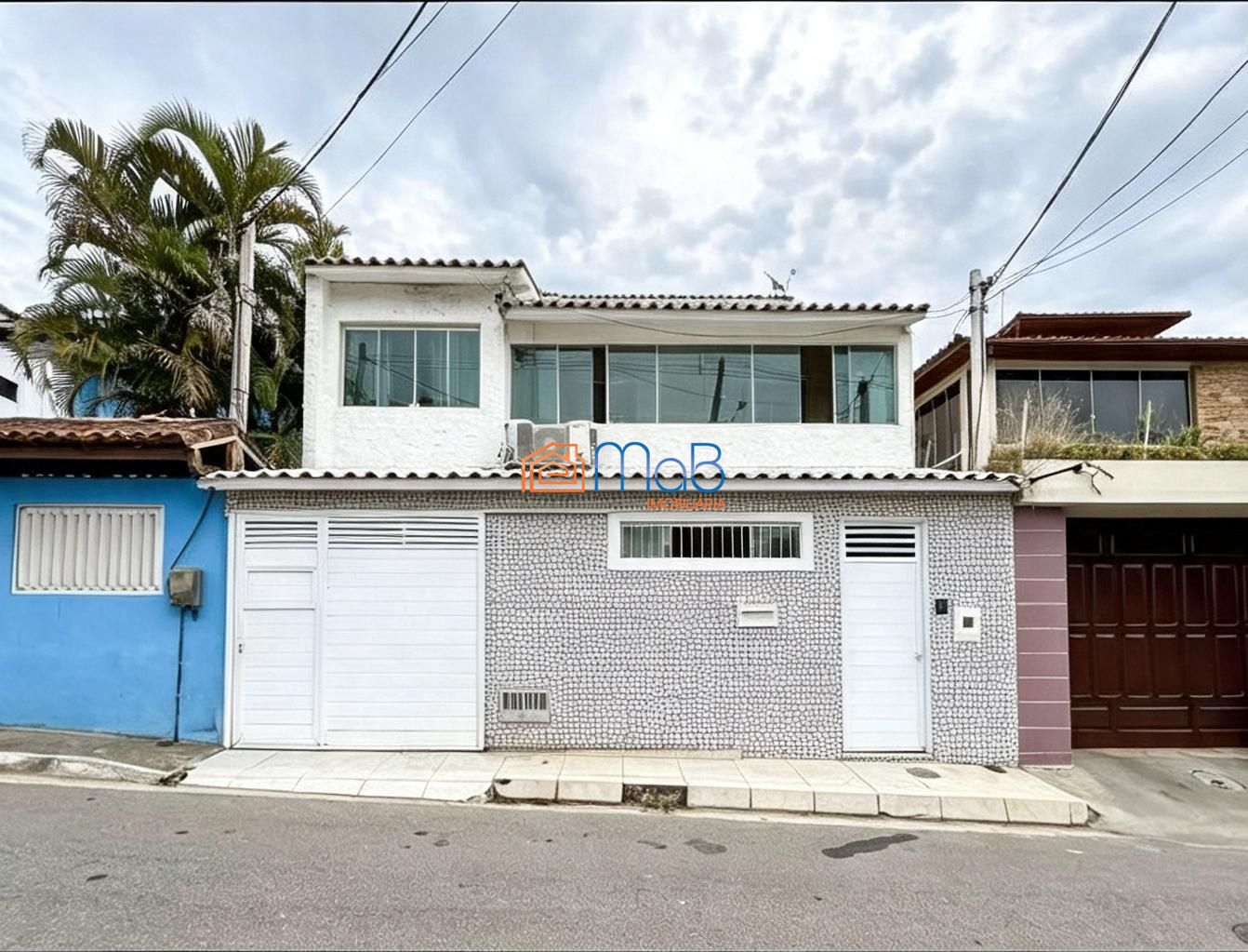 Casa ampla e completa em 3 pavimentos! Granja dos Cavaleiros, Macaé/RJ