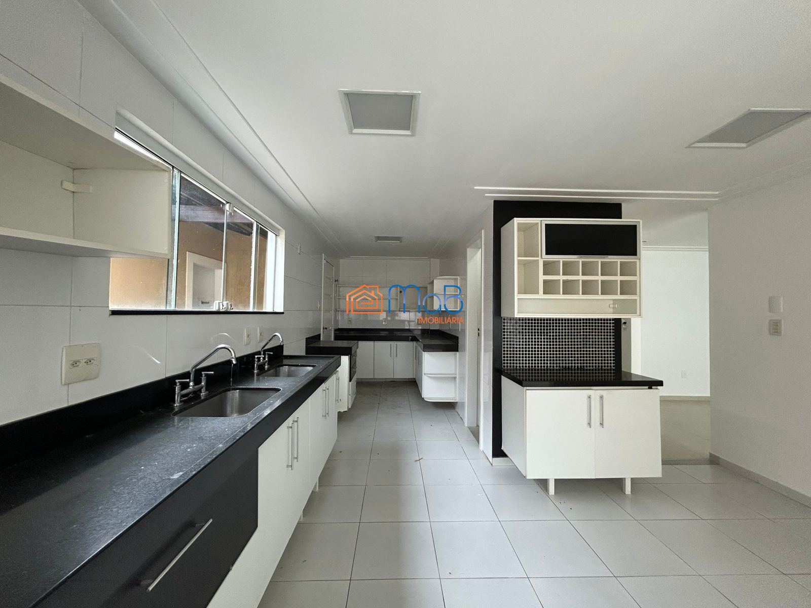 Casa espaçosa de 3 quartos com terraço, vista pra Lagoa e Área de Lazer Completa