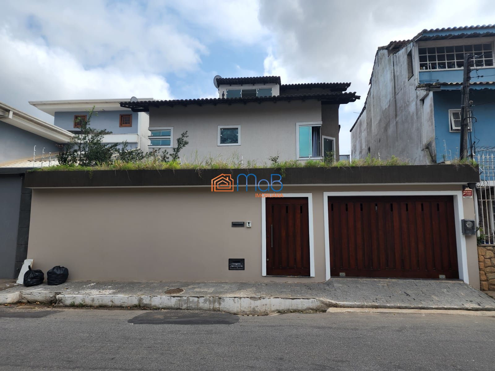Linda casa com 03 quartos a venda no jardim santo antônio