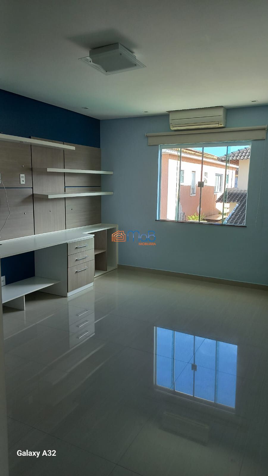 Casa com 03 quartos sendo 02 suítes em condomínio