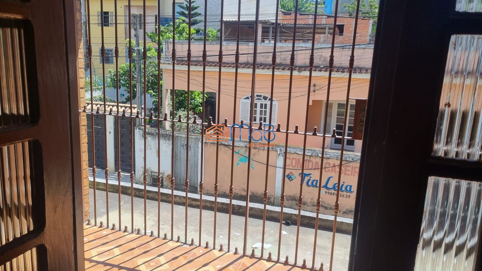 Casa com sobrado, terraço e kitnets no visconde
