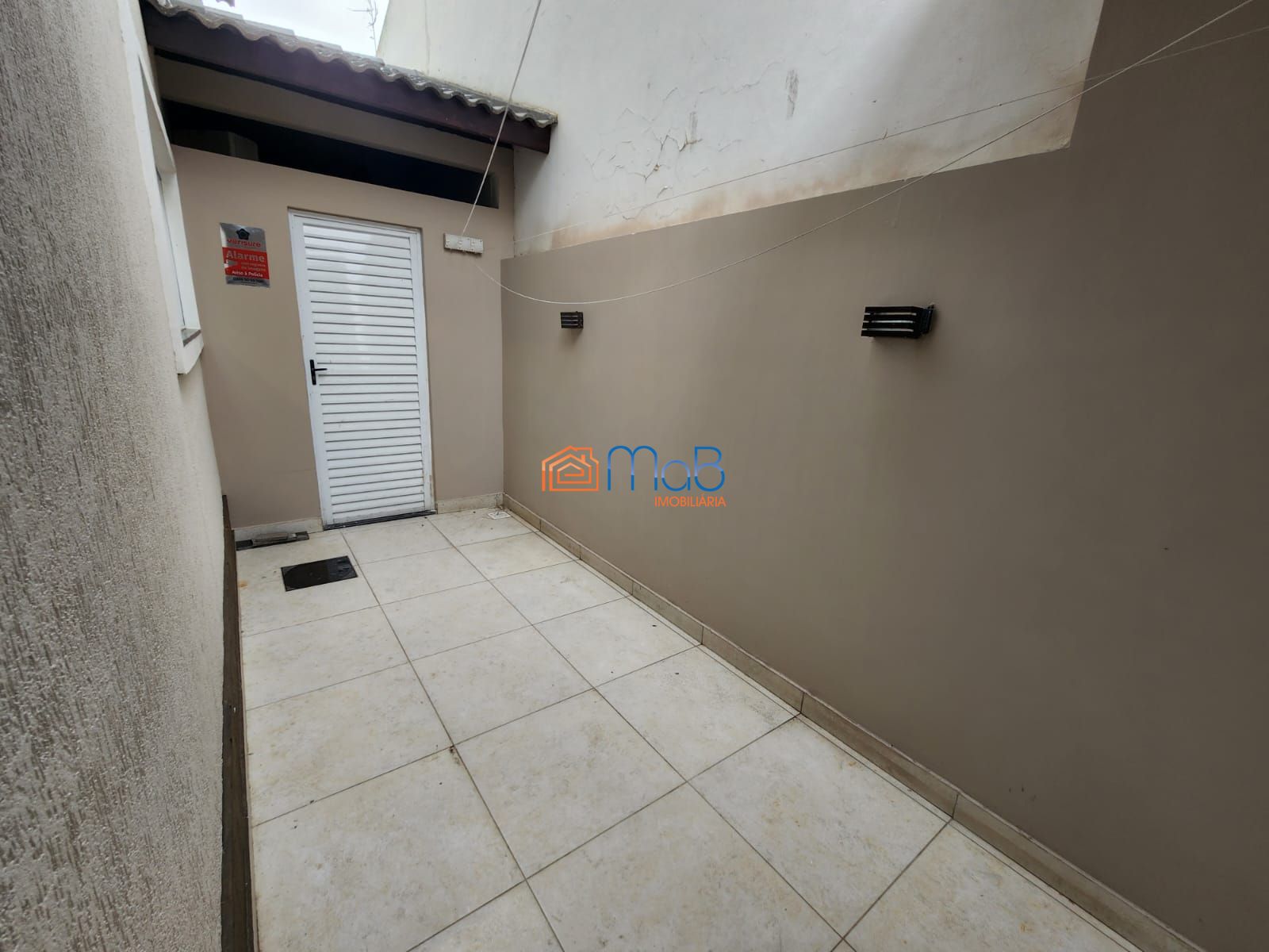 Linda Casa com 03 quartos a venda no Jardim Santo Antônio