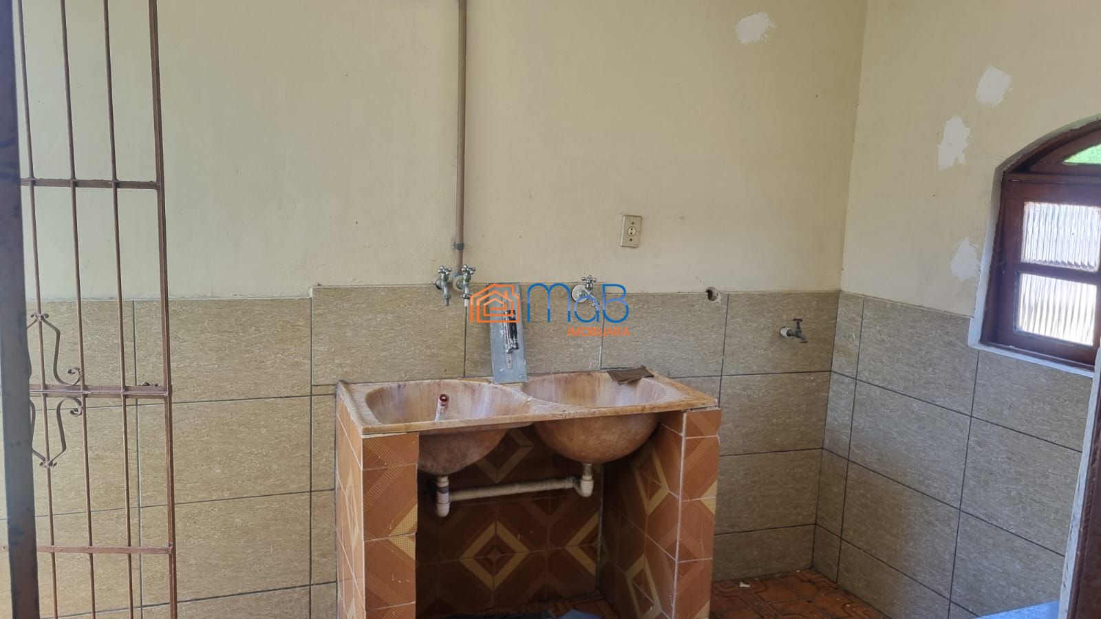 Casa Com Sobrado, Terraço e Kitnets no Visconde