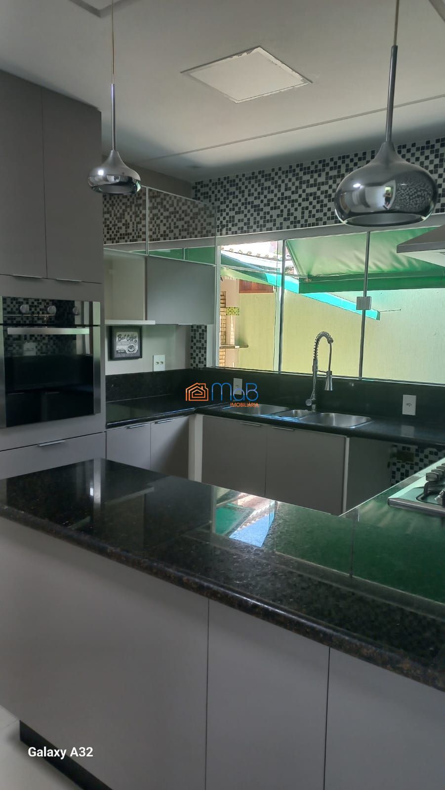 Casa com 03 quartos sendo 02 suítes em condomínio