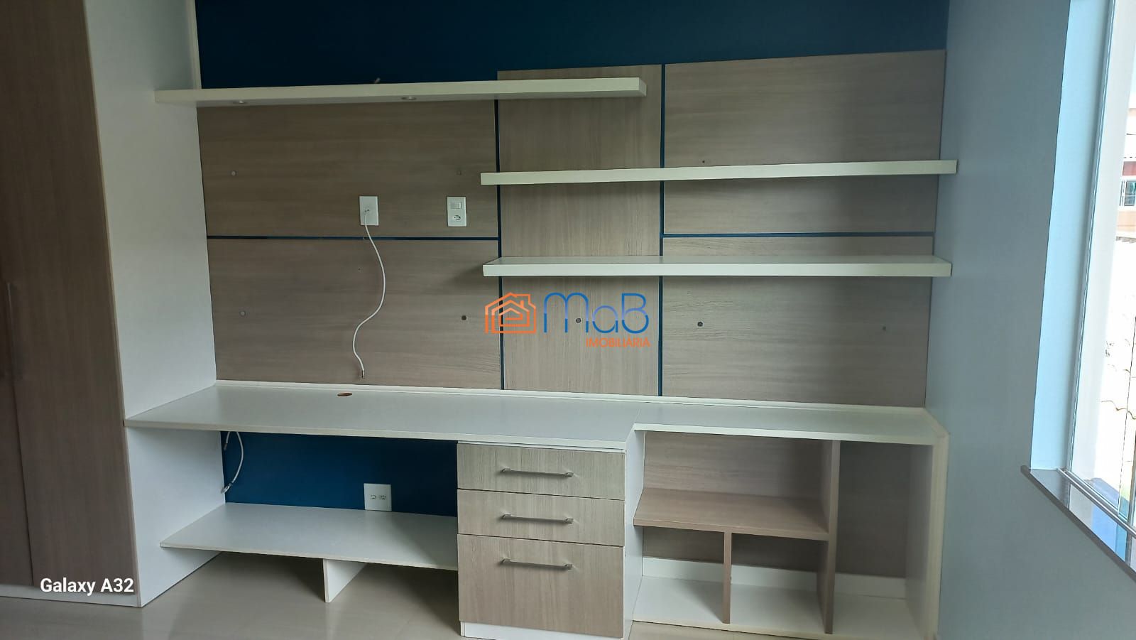 Casa com 03 quartos sendo 02 suítes em condomínio