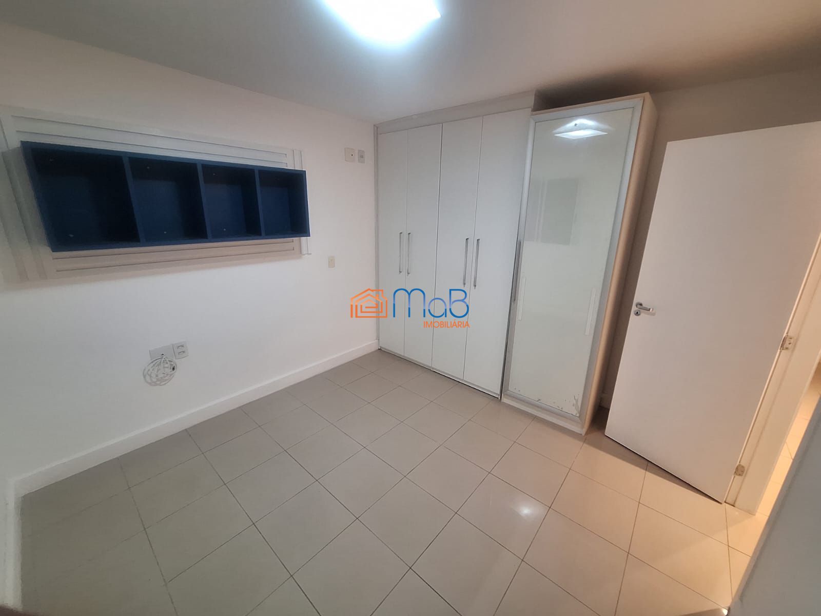 Apartamento de frente para o mar no condomínio costa esmeral