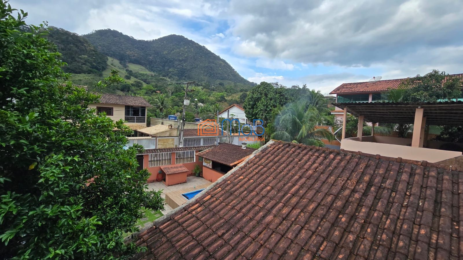 Casa à venda em trapóleo – amplo espaço e excelente estrutura!