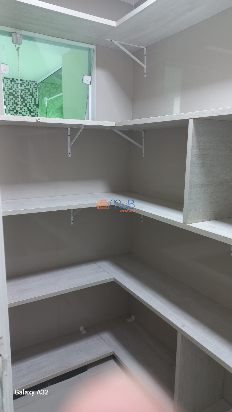 Casa com 03 quartos sendo 02 suítes em condomínio