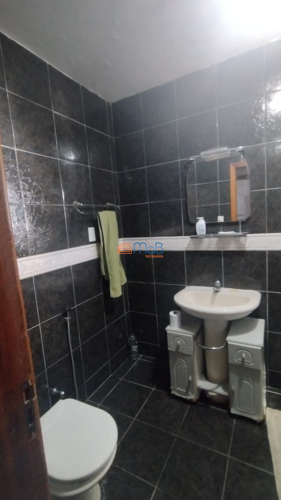 Casa 3 apartamentos com renda de R$3.500/mês. Imóvel versáti