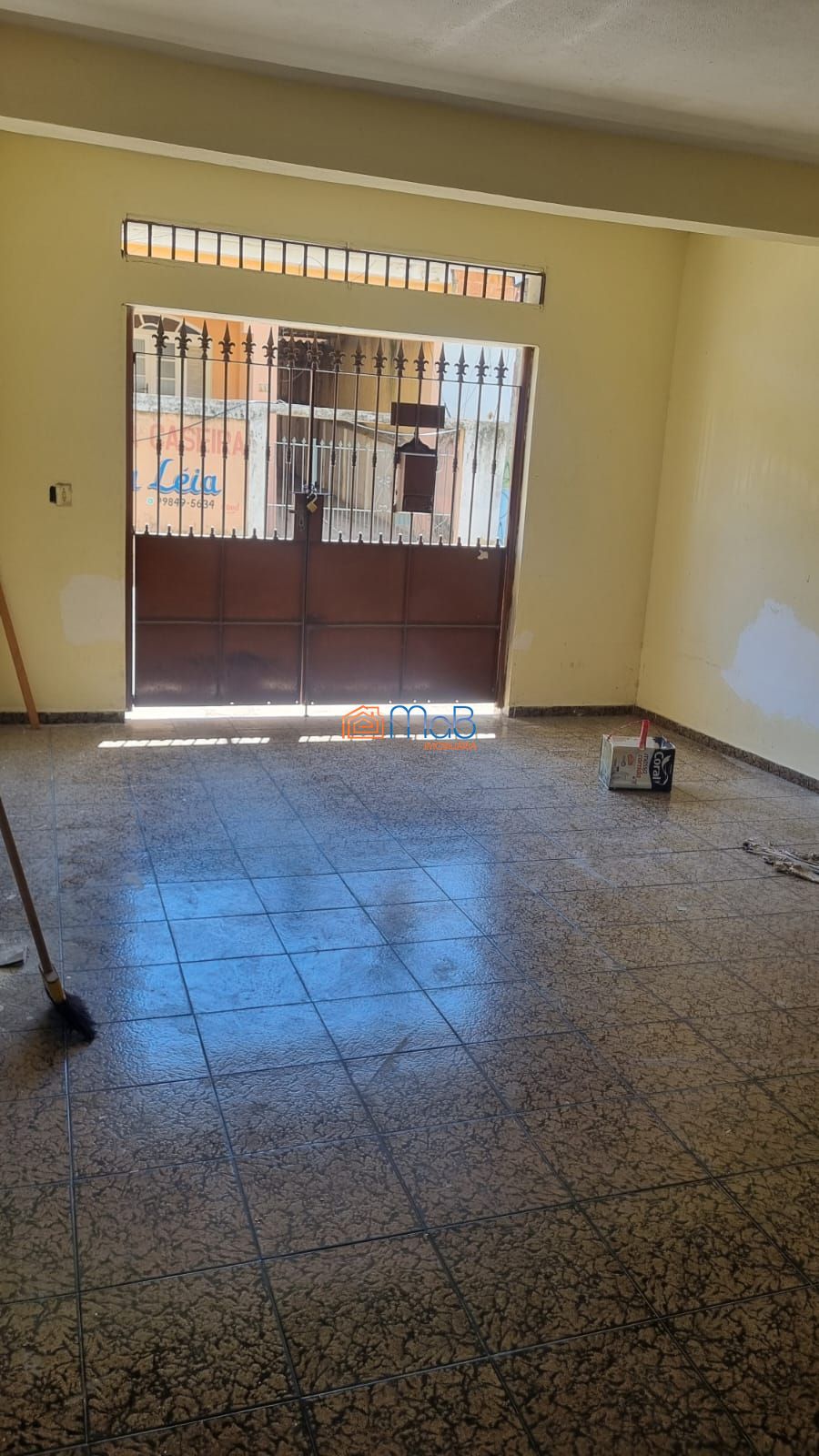 Casa com sobrado, terraço e kitnets no visconde