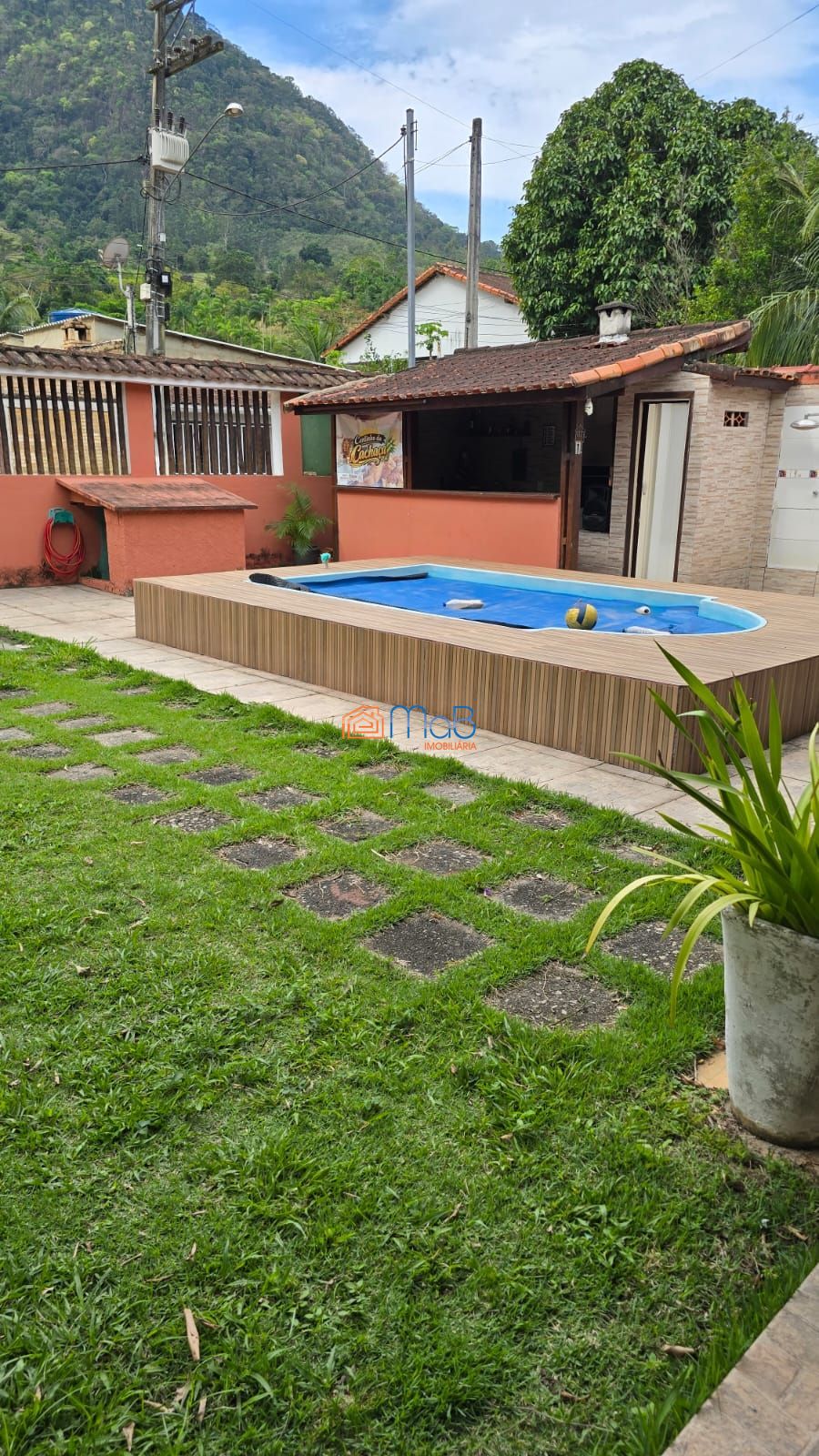 Casa à venda em trapóleo – amplo espaço e excelente estrutura!