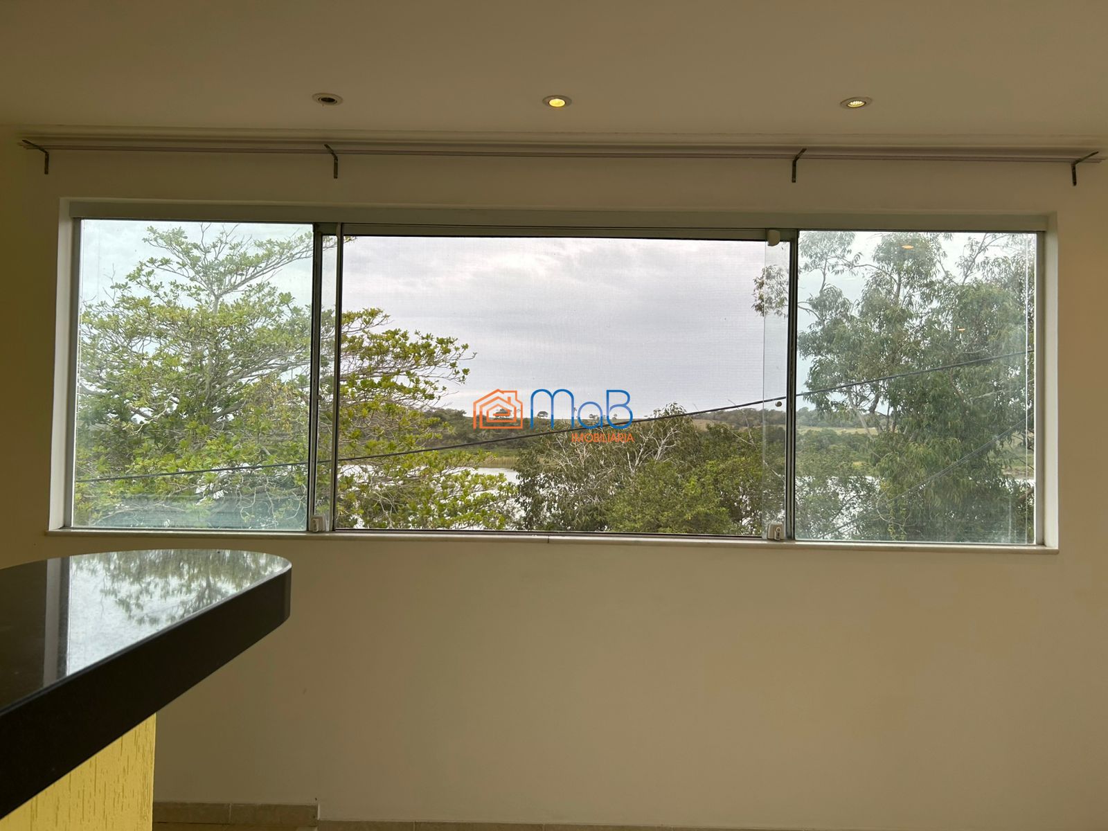 Casa espaçosa de 3 quartos com terraço, vista pra lagoa e ár