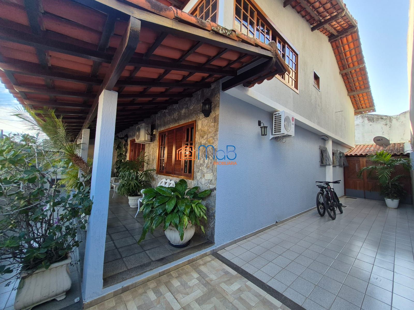 Casa de 310m² com área gourmet completa e 4 quartos - foto 1
