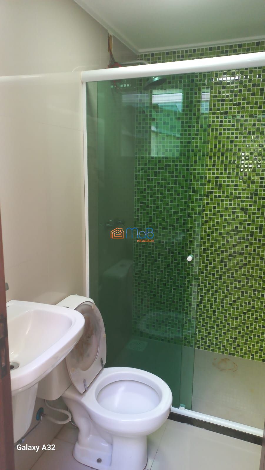 Casa com 03 quartos sendo 02 suítes em condomínio