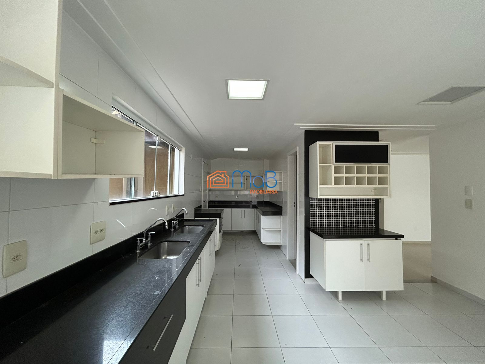 Casa espaçosa de 3 quartos com terraço, vista pra Lagoa e Área de Lazer Completa