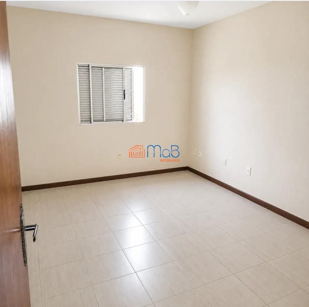 Casa Linear à Venda no Condomínio Alto da Glória