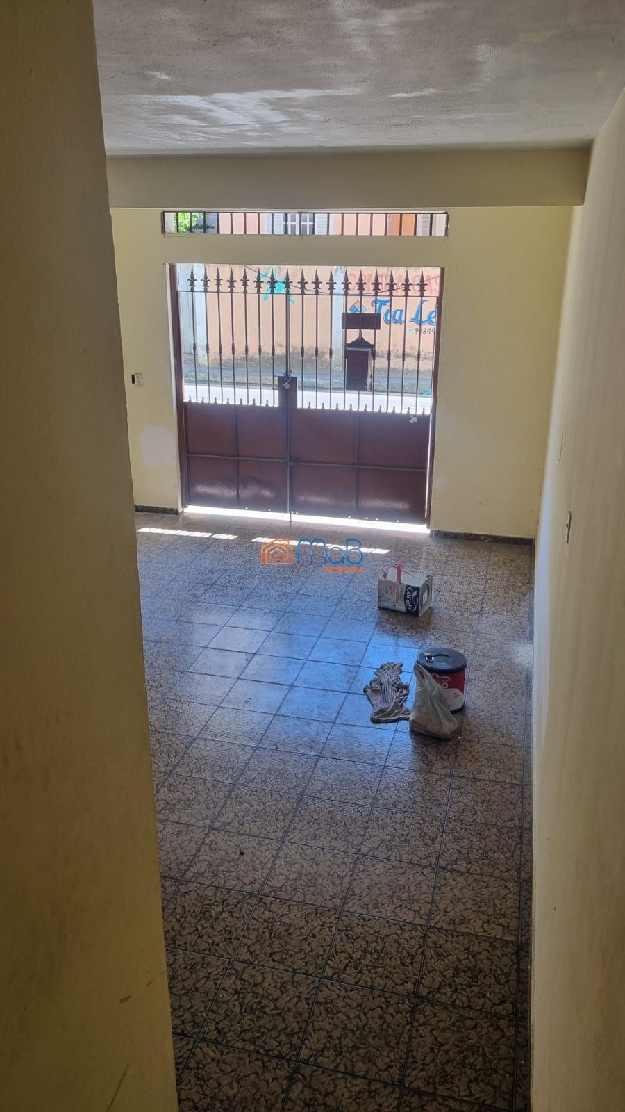 Casa com sobrado, terraço e kitnets no visconde