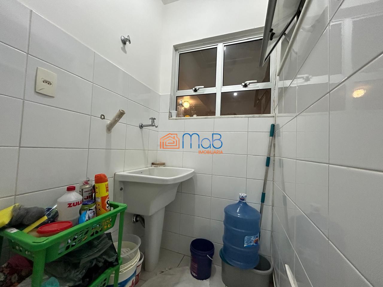 Apartamento mobiliado com 2 quartos no cond. Sítio das garça