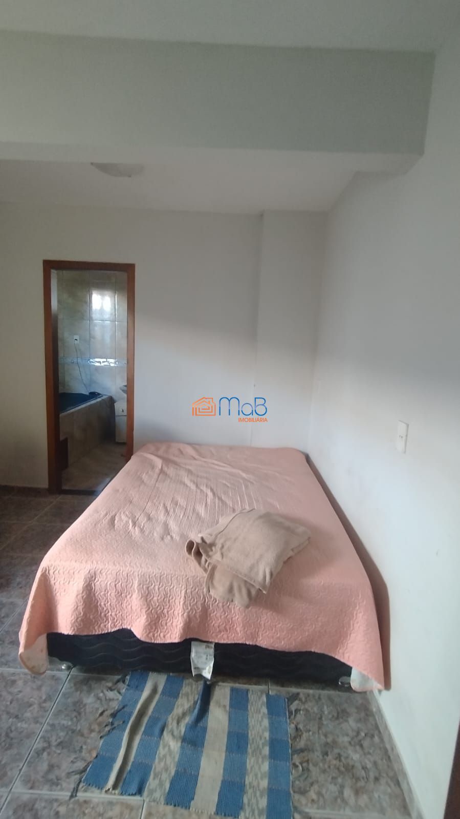 Casa 3 apartamentos com renda de R$3.500/mês. Imóvel versáti