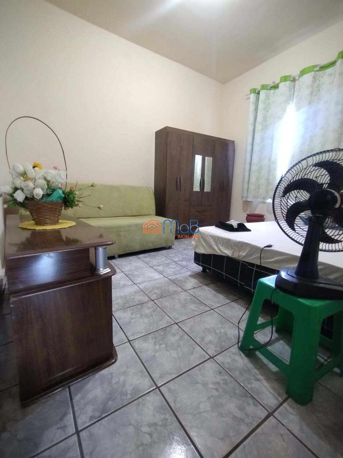 Incrível Casa de 3 Andares à Venda!